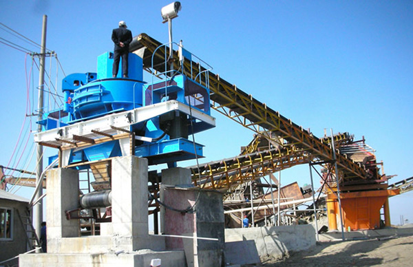 硅石制砂机生产线客户安装现场